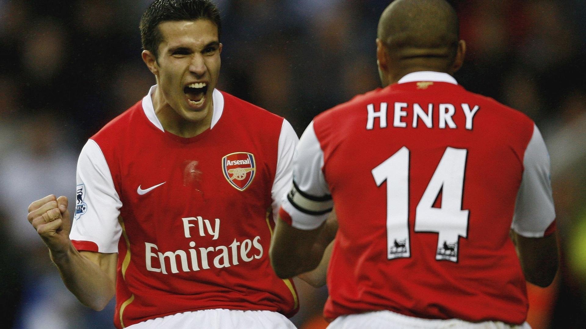 莱万多夫斯基连续十二场比赛得分，MAD战术不断突破，比赛高潮迭起